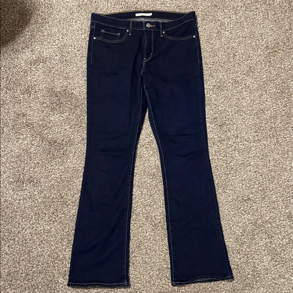 Levi's Women's 315 Shaping Bootcut Jeans - Picture 3 of 5
